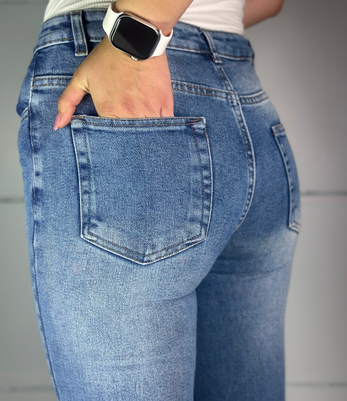 شلوار جین بوتکات آبی سایه روشن