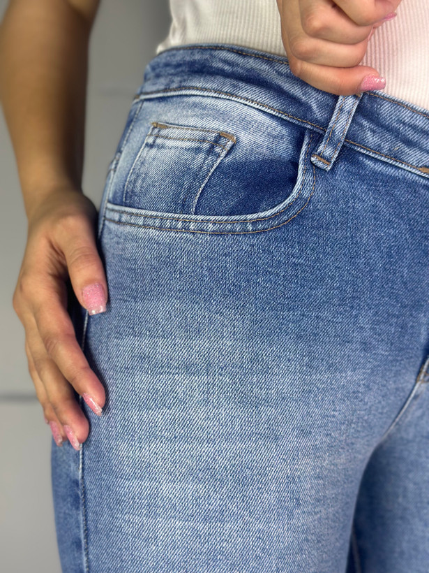 شلوار جین بوتکات آبی سایه روشن